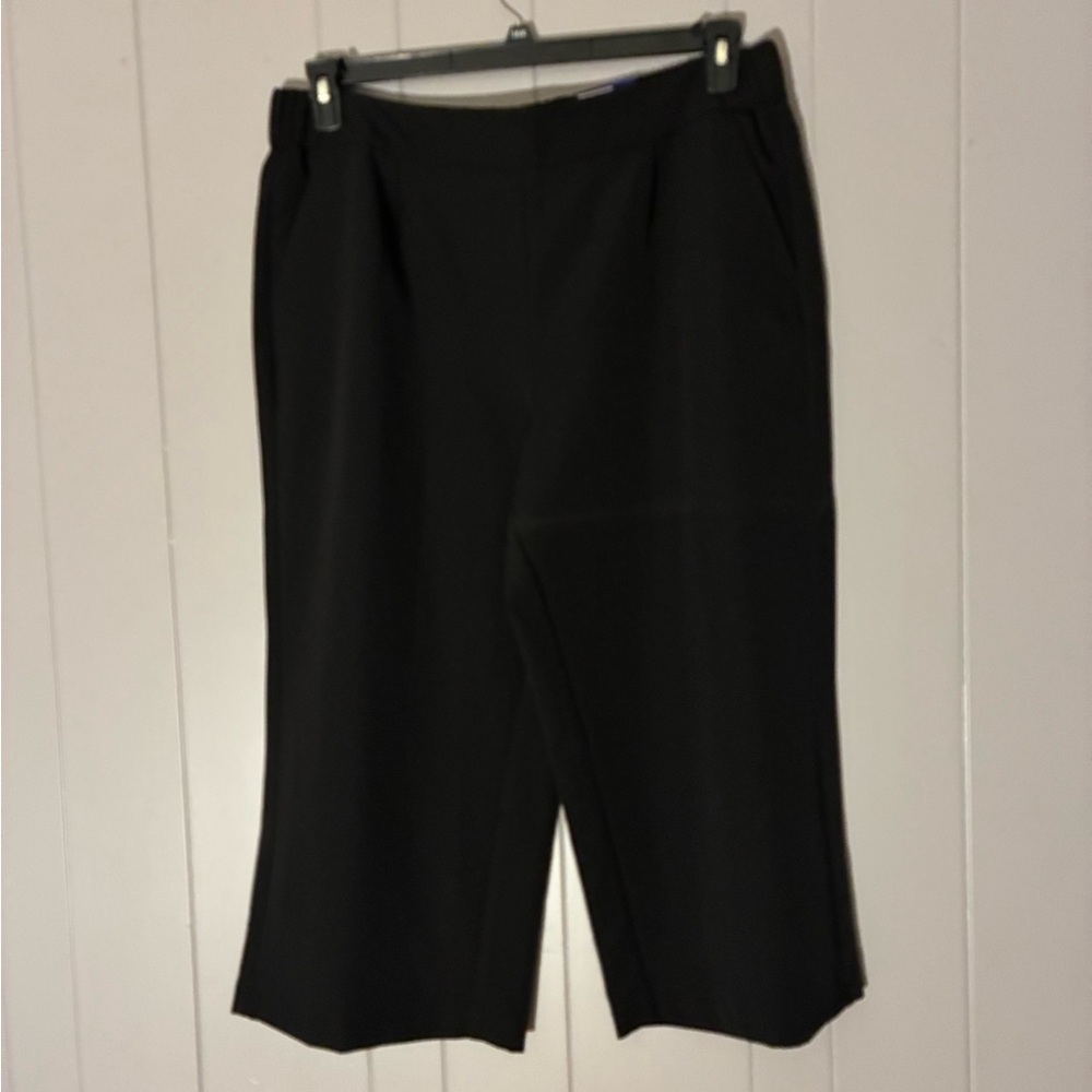 Women's Black Capri Pants